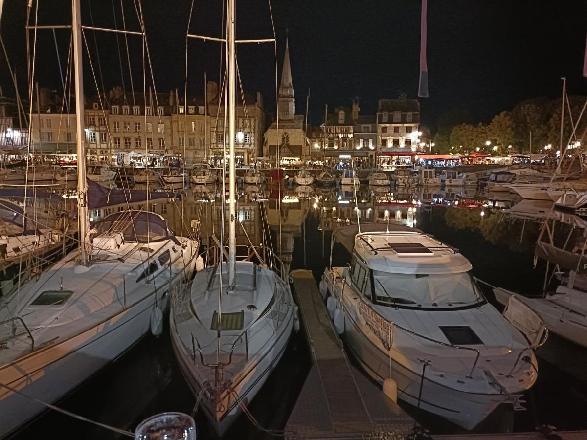Appartamento Le Coeur Du Centre Historique Refait A Neuf Honfleur Esterno foto